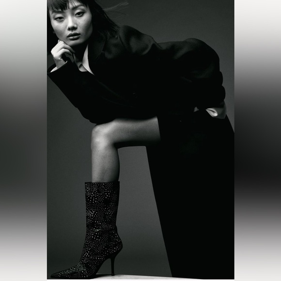 NWT RHINESTONE STUDDED POINTED TOE BOOTIES SIZE 7 🖤🖤🖤 - Picture 2 of 12